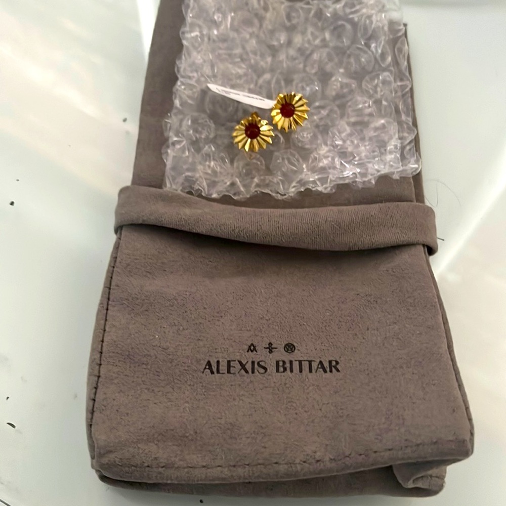 Alexis Bittar gold daisy flowers earrings with stone center